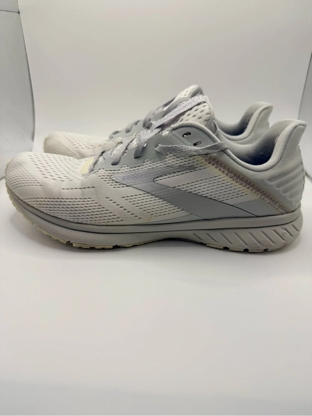BROOKS Anthem 5 Women’s White Purple Running Walking Athletic Shoes Size 8.5